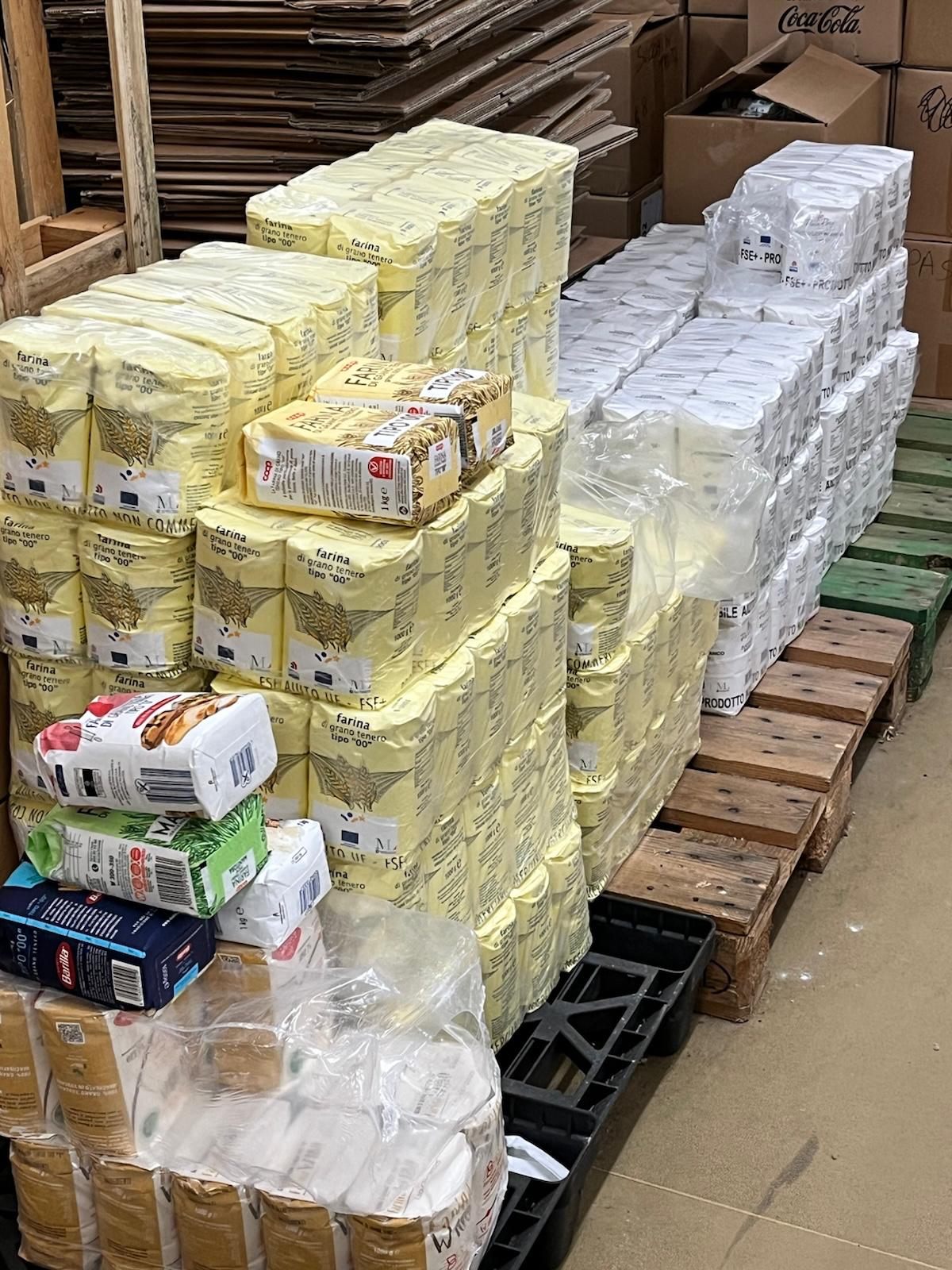 IMG-20251103-WA0026 Farina ed altro per pacchi viveri caritas